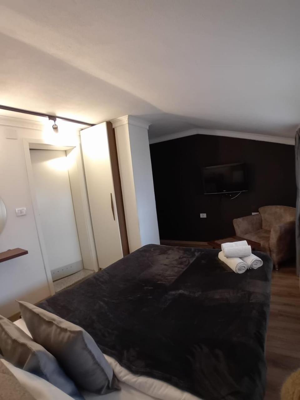 Hotel Driada Gjakova Buitenkant foto